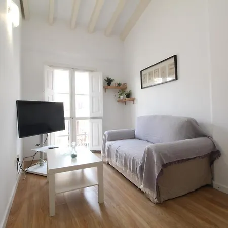Comfortable With Character In The Old Town Apartman *